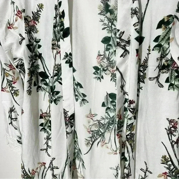 JAPNA LOUNGE white Floral Robe | size medium - Picture 2 of 5